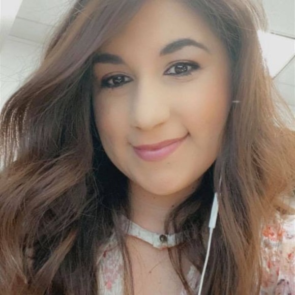 Meet your Posher, Dina - Picture 1 of 1